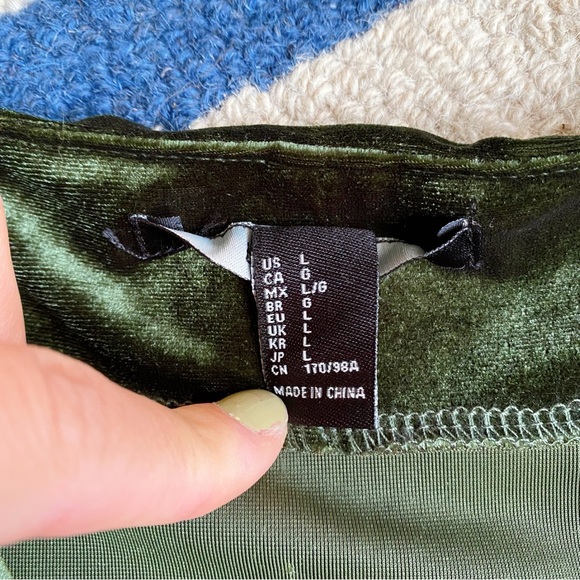 🎄 FOREVER 21 CHRISTMAS GREEN VELVET MINI DRESS! - Picture 11 of 12